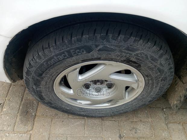Toyota Sienna 2000 White