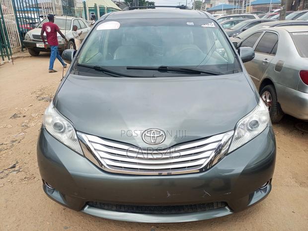 Toyota Sienna 2014 Gray