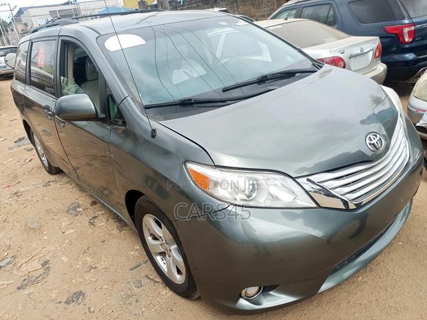Toyota Sienna 2014 Gray