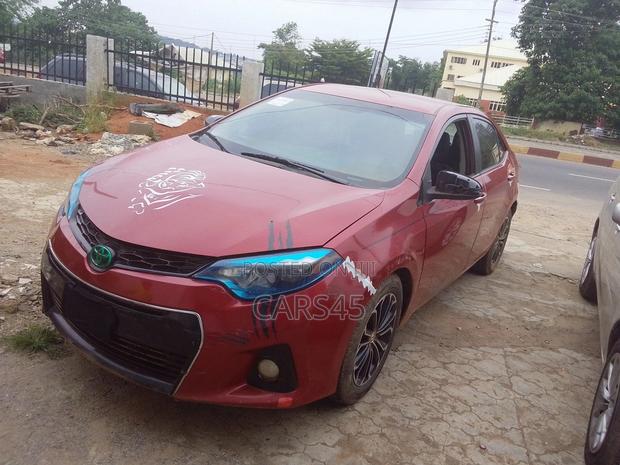 Toyota Corolla 2015 Red
