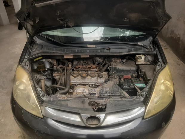 Toyota Sienna 2006 Gray