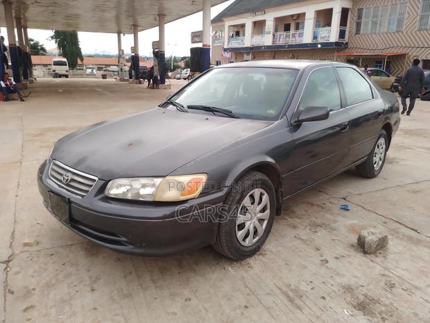 Toyota Camry 2001 Gray