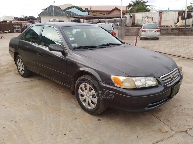 Toyota Camry 2001 Gray