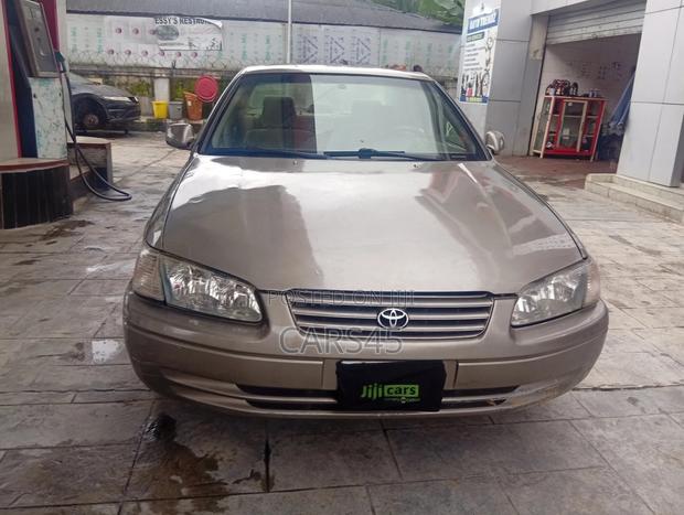 Toyota Camry 1997 Gray