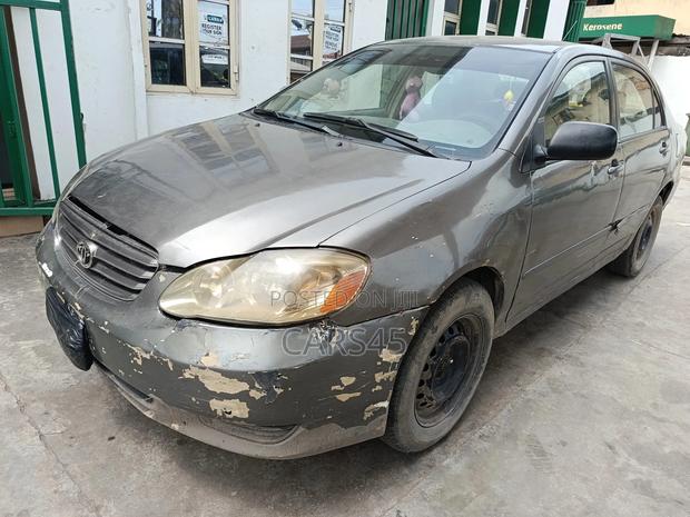 Toyota Corolla 2004 Gray