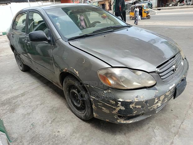 Toyota Corolla 2004 Gray