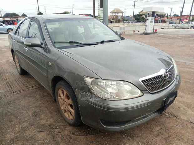 Toyota Camry 2004 Gray