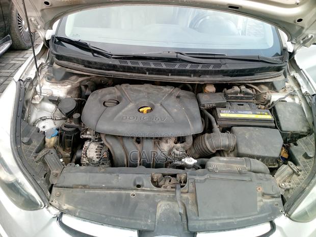 Hyundai Elantra 2012 Silver