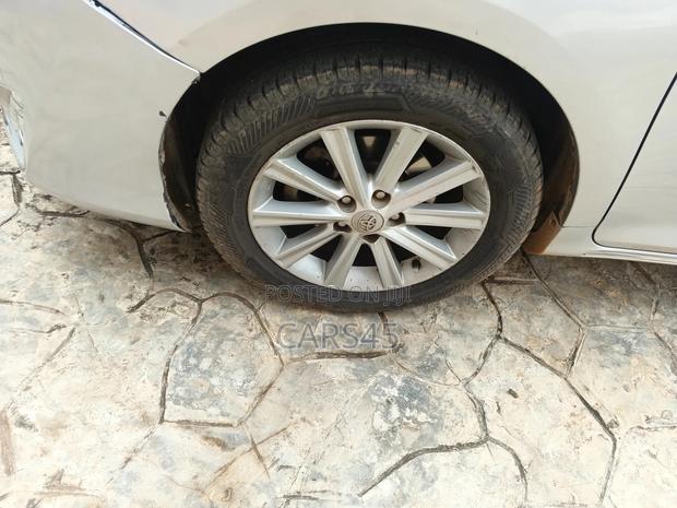Toyota Camry XLE V6 4dr Sedan (3.5L 6cyl 6A) 2012 Gray
