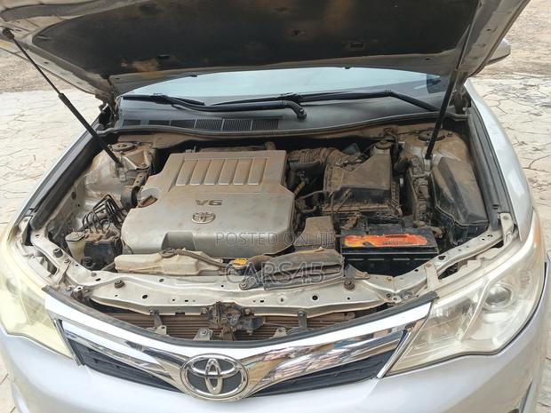 Toyota Camry XLE V6 4dr Sedan (3.5L 6cyl 6A) 2012 Gray