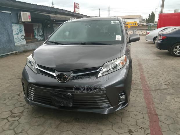 Toyota Sienna 2018 Gray