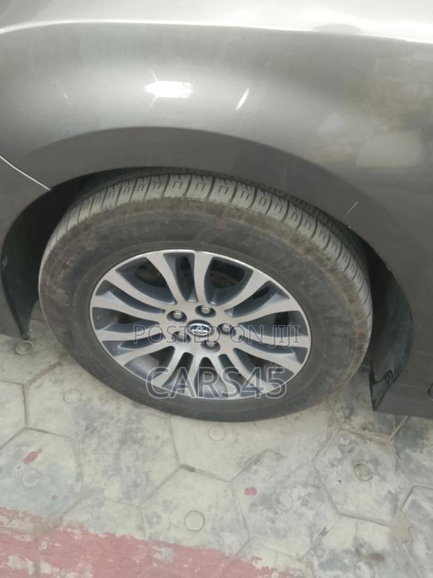 Toyota Sienna 2018 Gray