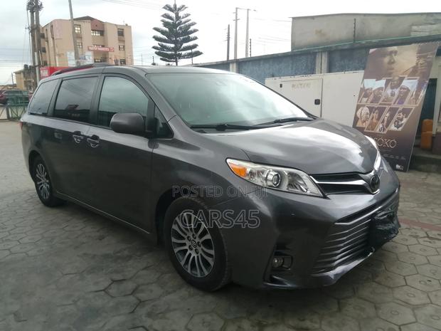 Toyota Sienna 2018 Gray