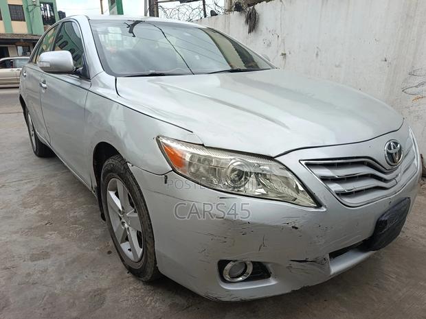 Toyota Camry 2009 Gray