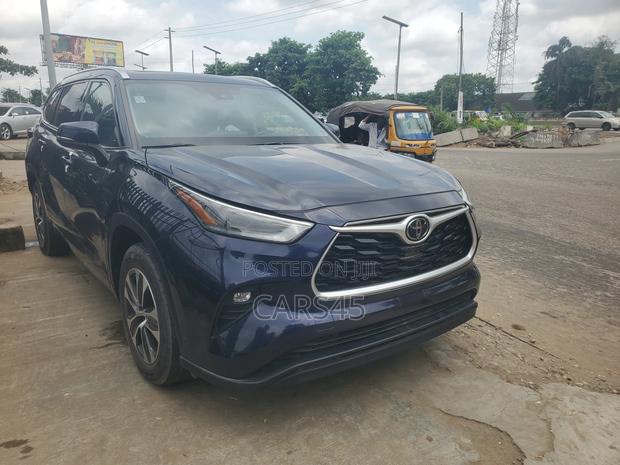 Toyota Highlander XLE 2021 Blue