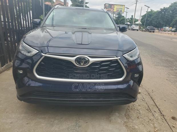 Toyota Highlander XLE 2021 Blue