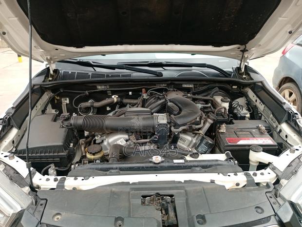 Toyota Hilux 2021 White
