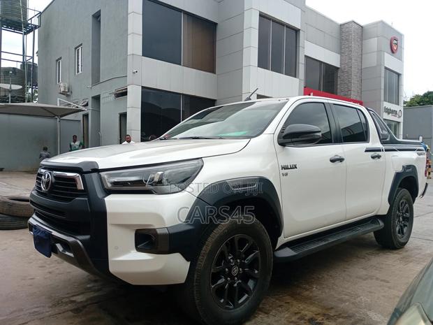 Toyota Hilux 2021 White
