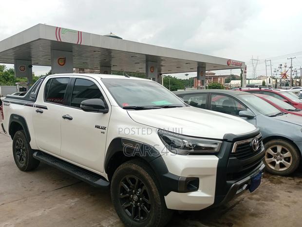 Toyota Hilux 2021 White