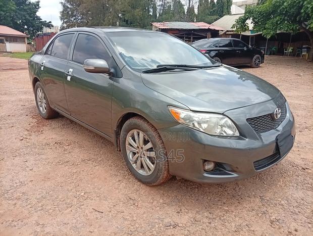 Toyota Corolla 2010 Gray