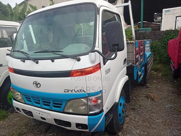 Toyota Dyna 2015 White
