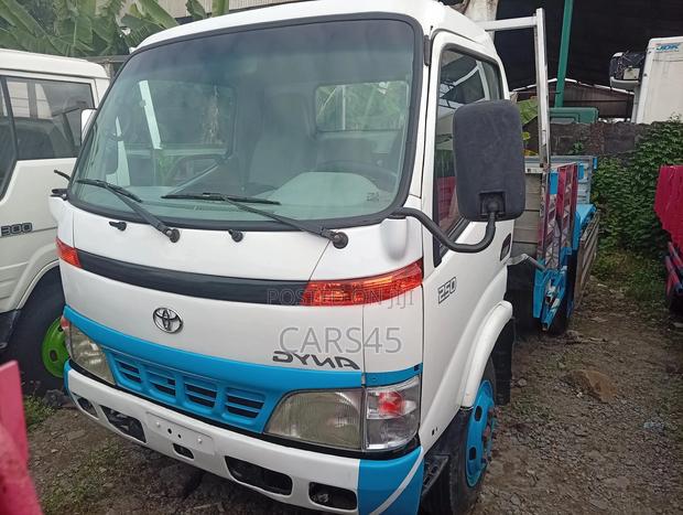 Toyota Dyna 2015 White