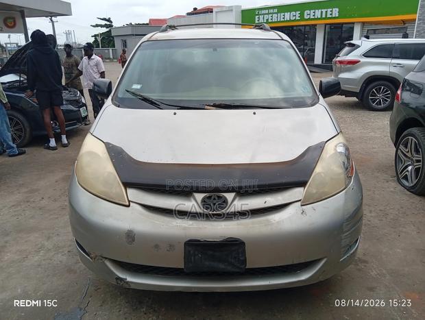 Toyota Sienna 2006 Silver