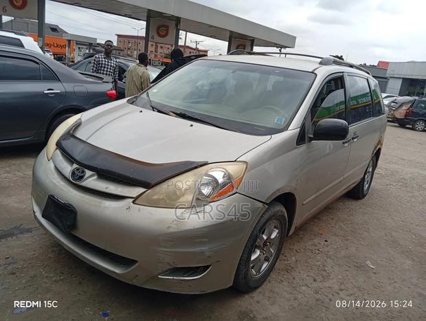 Toyota Sienna 2006 Silver