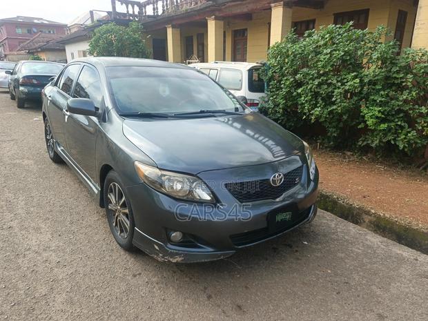 Toyota Corolla 2010 Gray