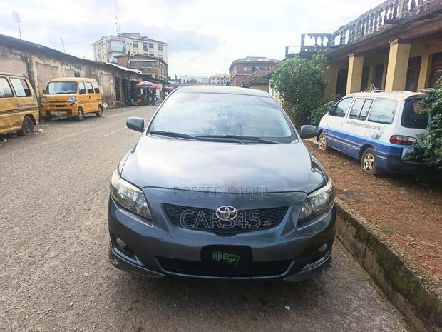 Toyota Corolla 2010 Gray