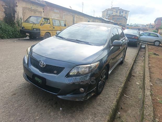 Toyota Corolla 2010 Gray