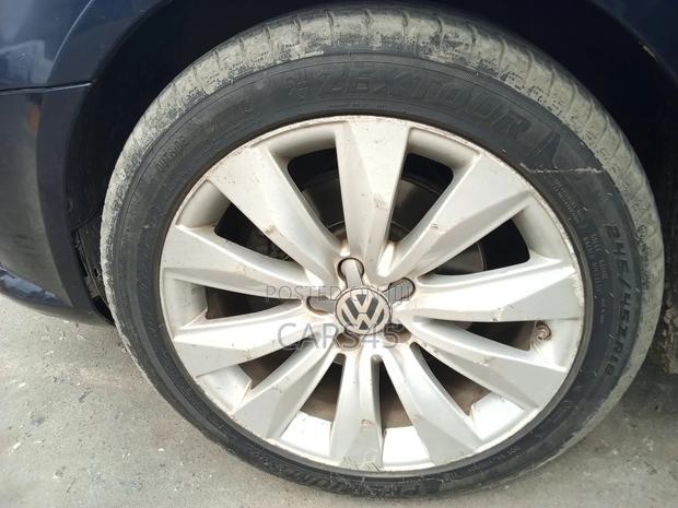 Volkswagen Passat 2012 Blue