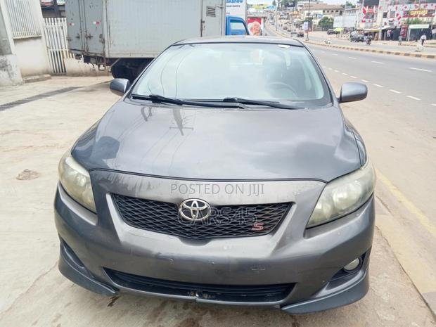 Toyota Corolla 2009 Gray
