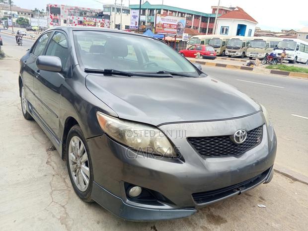 Toyota Corolla 2009 Gray