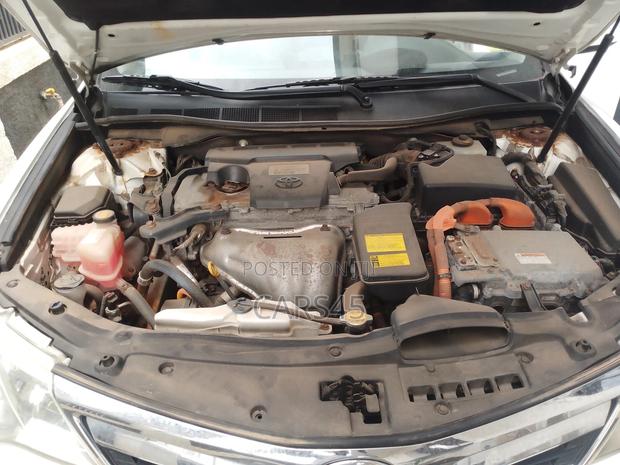 Toyota Camry Hybrid XLE 2012 White