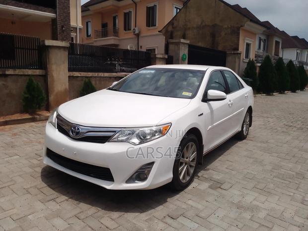 Toyota Camry Hybrid XLE 2012 White