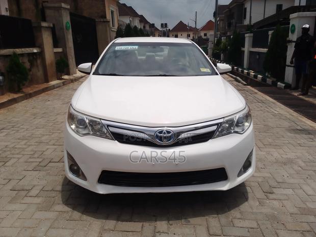 Toyota Camry Hybrid XLE 2012 White