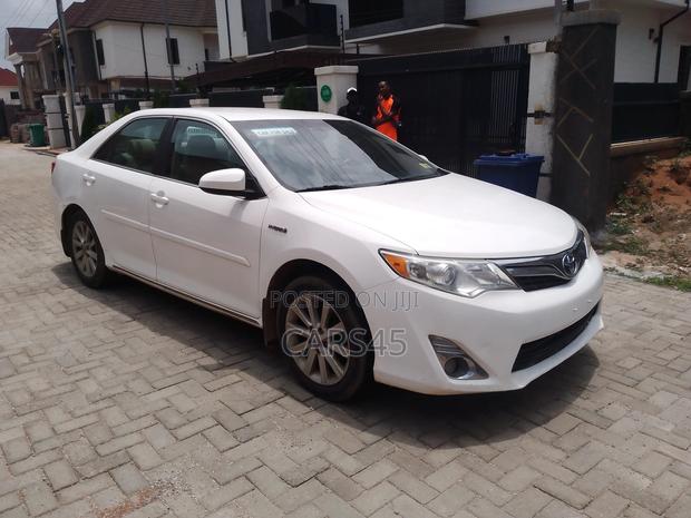 Toyota Camry Hybrid XLE 2012 White