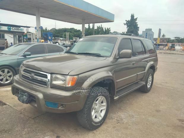 Toyota 4-Runner 2000 Gray