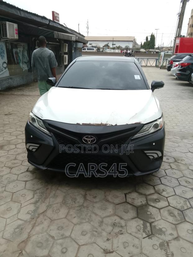 Toyota Camry 2019 White