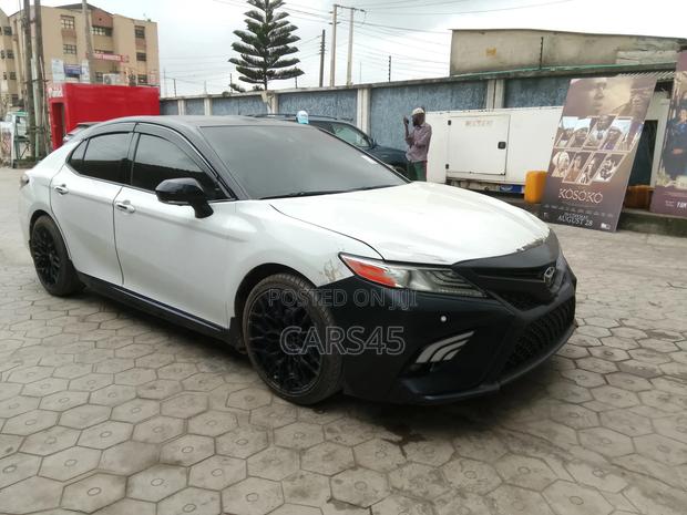 Toyota Camry 2019 White