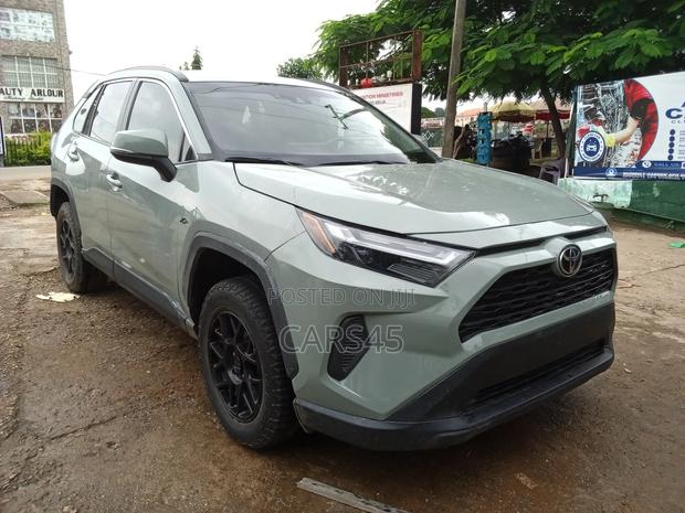 Toyota RAV4 2023 Gray