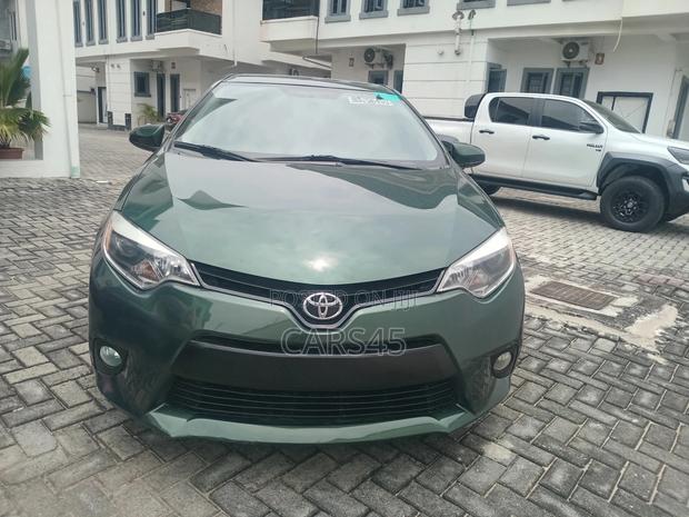 Toyota Corolla 2015 Green