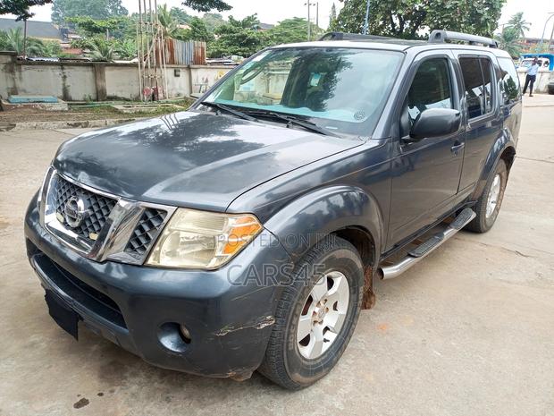Nissan Pathfinder 2011 Gray