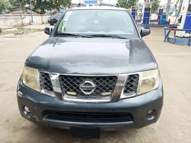 Nissan Pathfinder 2011 Gray