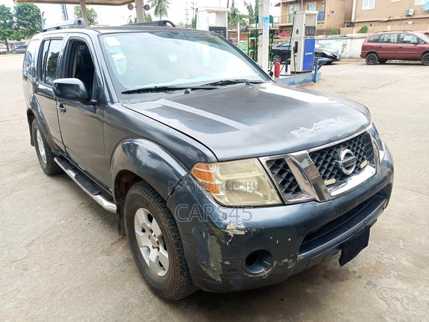 Nissan Pathfinder 2011 Gray
