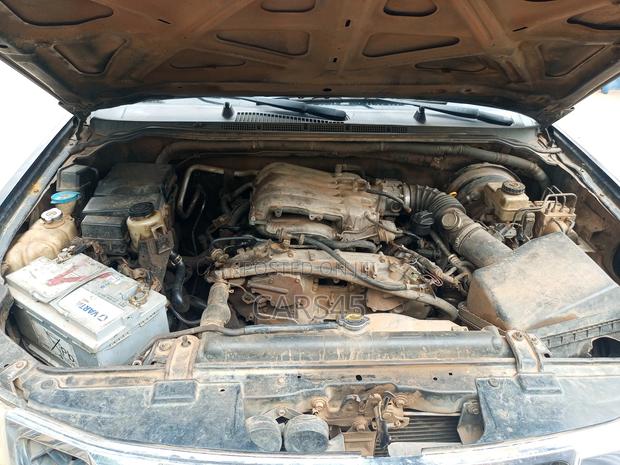Nissan Pathfinder 2011 Gray