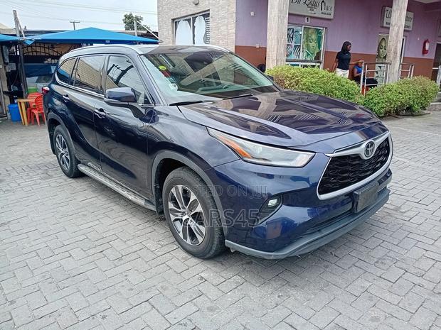 Toyota Highlander 2021 Blue