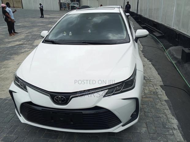 Toyota Corolla 2019 White
