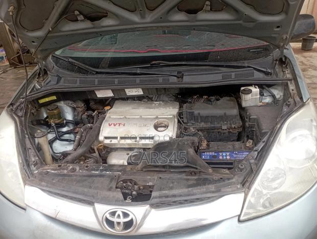 Toyota Sienna 2006 Blue